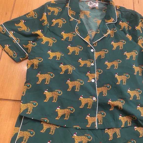 Women’s Pajama Set Cougar Animal Print Santa Holiday Novelty New Size medium - Picture 3 of 16